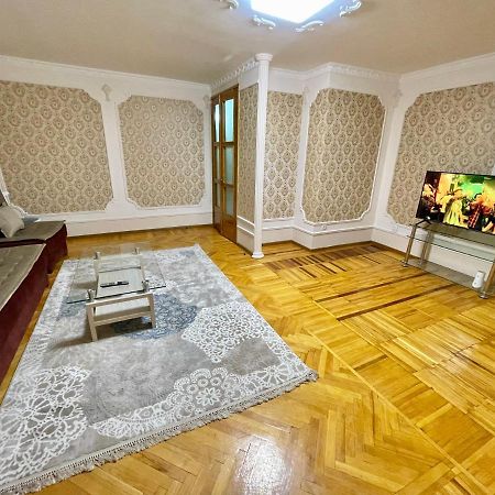 Classic C1 Apartment In The Center With 4 Rooms Tasjkent Buitenkant foto