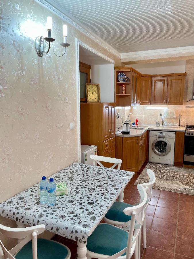 Classic C1 Apartment In The Center With 4 Rooms Tasjkent Buitenkant foto