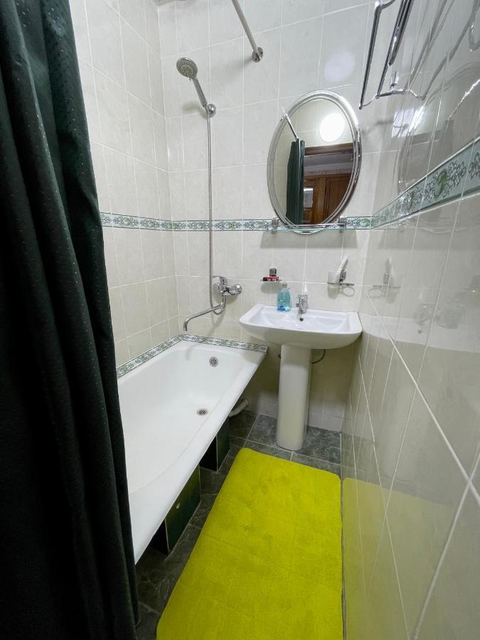 Classic C1 Apartment In The Center With 4 Rooms Tasjkent Buitenkant foto